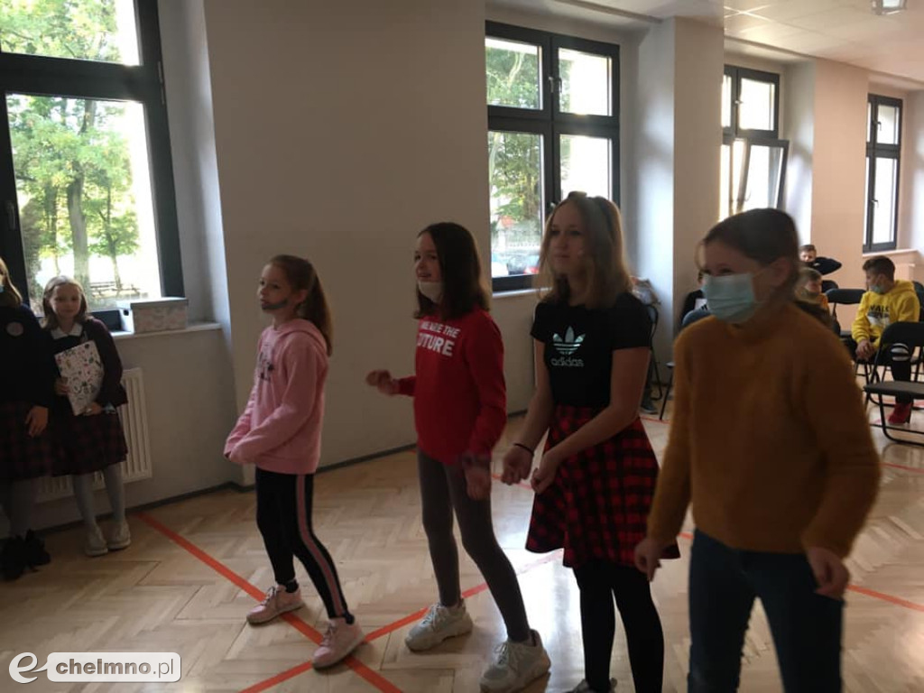 Otrzęsiny uczniów czwartej klasy w Katoliku
