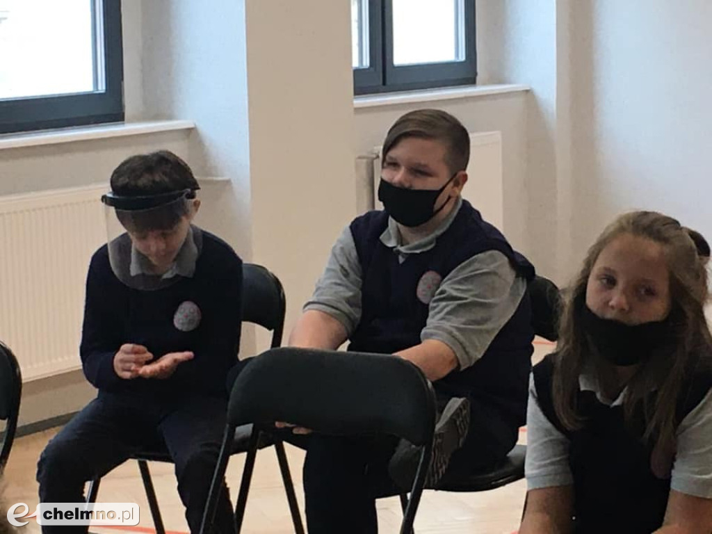 Otrzęsiny uczniów czwartej klasy w Katoliku