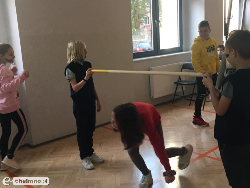 Otrzęsiny uczniów czwartej klasy w Katoliku