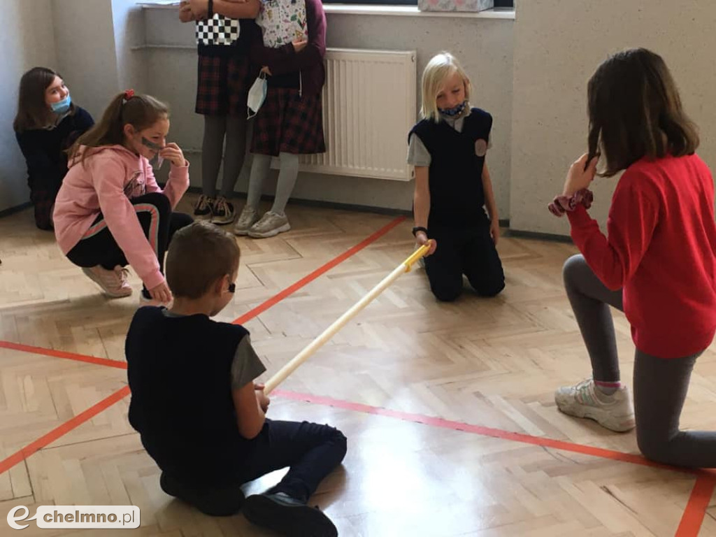 Otrzęsiny uczniów czwartej klasy w Katoliku