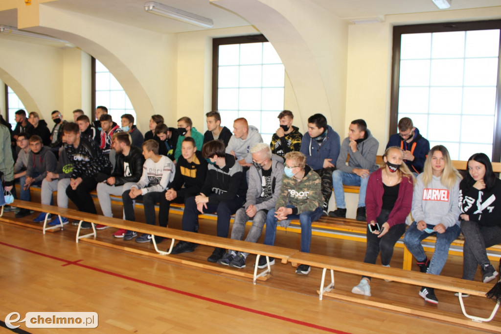 Otrzęsiny oraz ślubowanie klas pierwszych w ZS nr 2