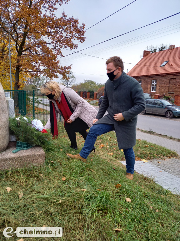 Delegacje PiS złożyły wiązanki kwiatów w gminach powiatu chełmińskiego