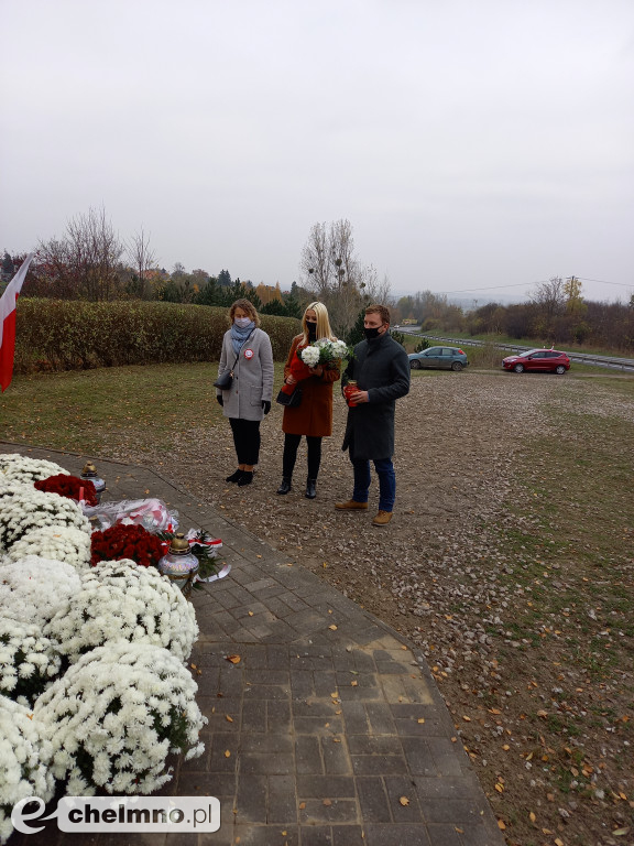Delegacje PiS złożyły wiązanki kwiatów w gminach powiatu chełmińskiego