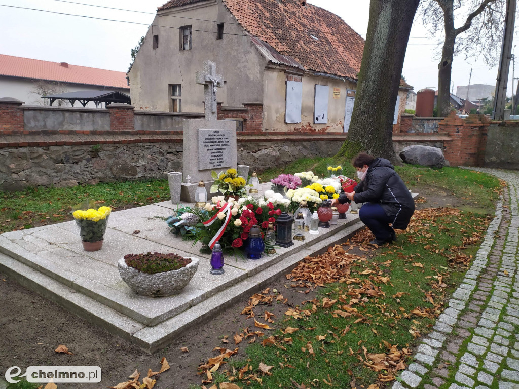 Delegacje PiS złożyły wiązanki kwiatów w gminach powiatu chełmińskiego