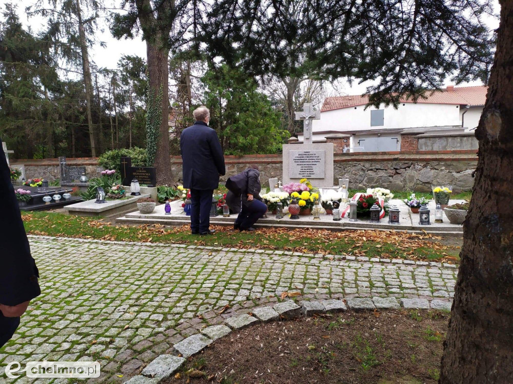 Delegacje PiS złożyły wiązanki kwiatów w gminach powiatu chełmińskiego