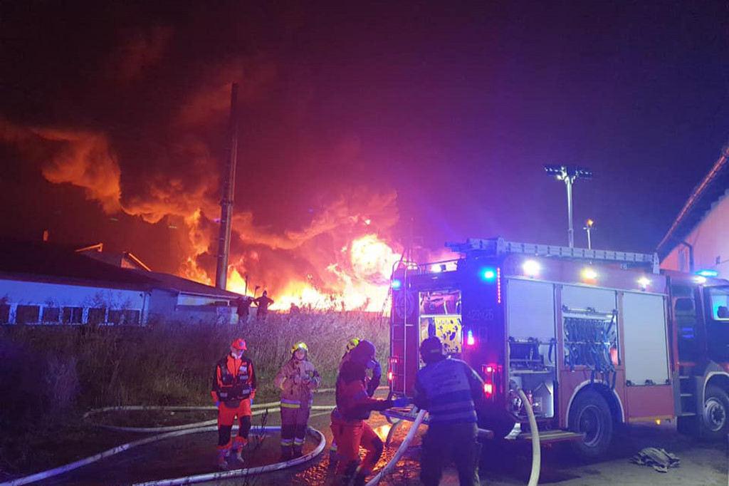Ogromny pożar składowiska opon w Raciniewie
