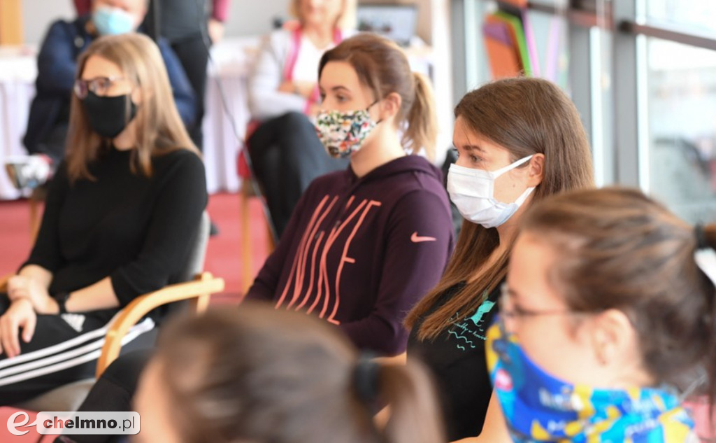 Sport łączy pokolenia: zajęcia online z mistrzyniami