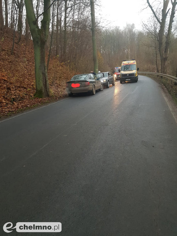 Auto wypadło z drogi i dachowało...