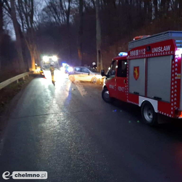 Auto wypadło z drogi i dachowało...