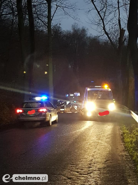 Auto wypadło z drogi i dachowało...