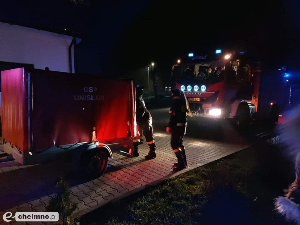 Druhowie z OSP Unisław obdarowali dzieci na Mikołaja