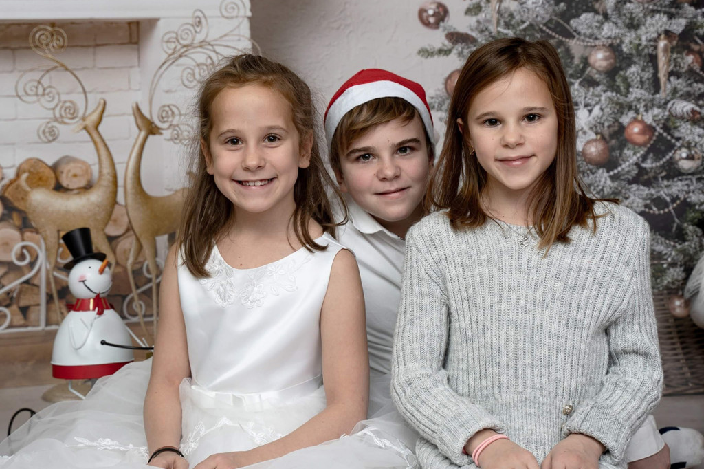Świąteczna sesja fotograficzna w prezencie dla dzieci
