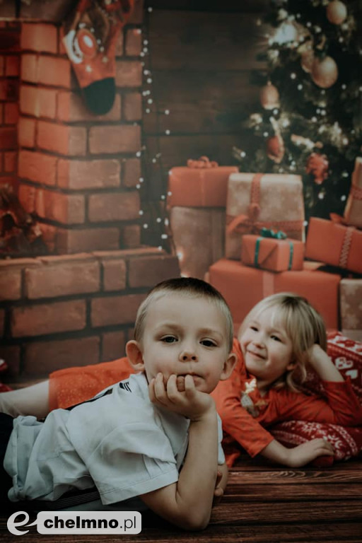 Świąteczna sesja fotograficzna w prezencie dla dzieci