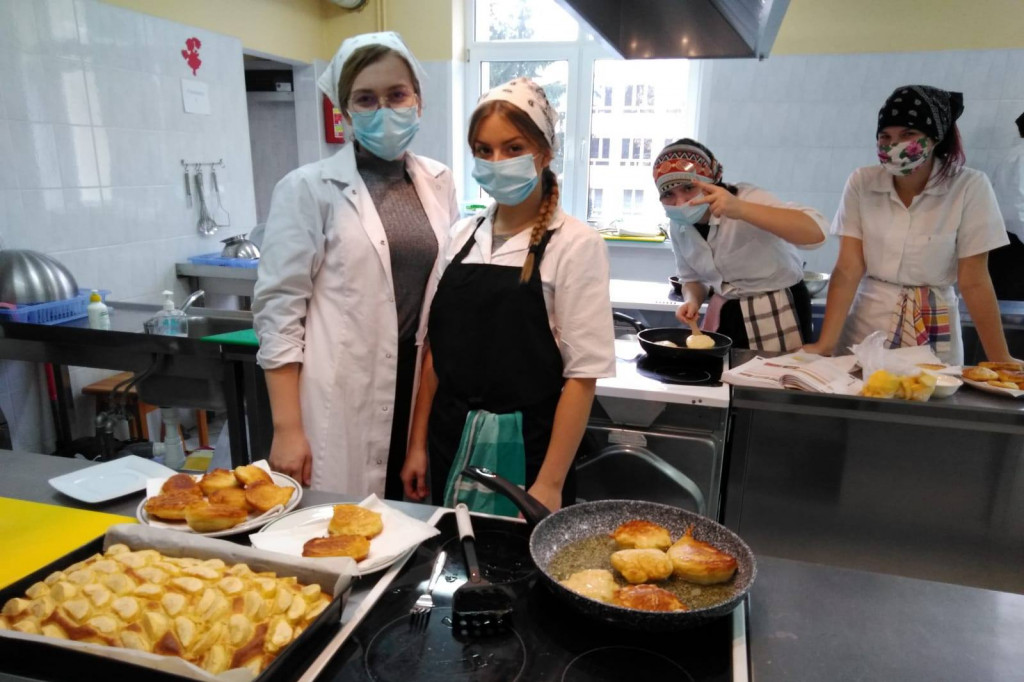 Uczniowie z Grubna na zajęciach praktycznych