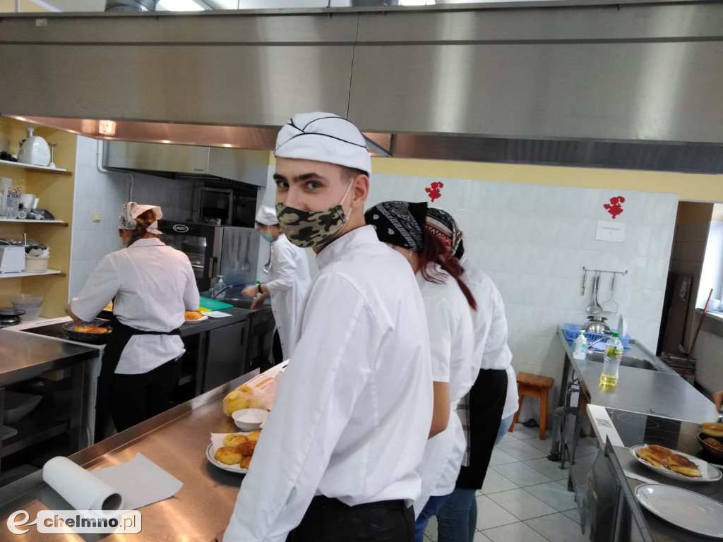 Uczniowie z Grubna na zajęciach praktycznych