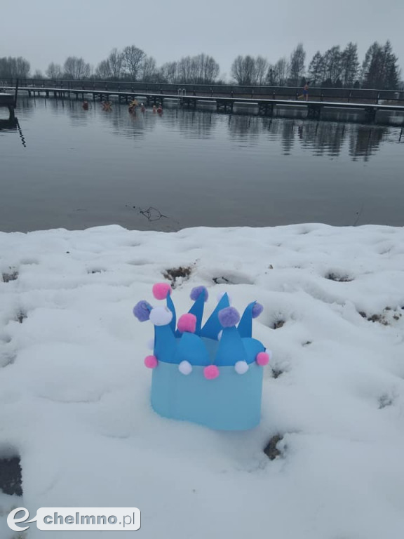 Śnieżne morsowanie nad Jeziorem Starogrodzkim
