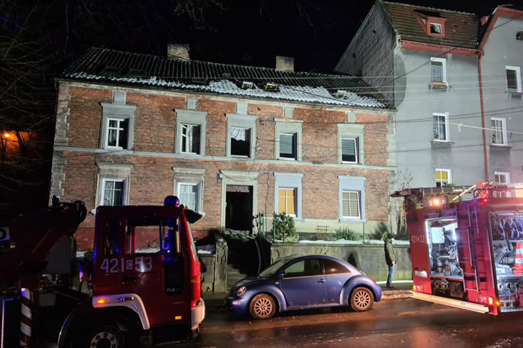 14 osób ewakuowanych z powodu pożaru mieszkania