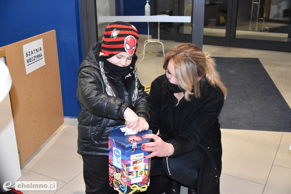 Piękny gest! Podarowała wylicytowane serduszko