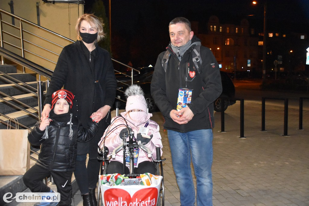 Piękny gest! Podarowała wylicytowane serduszko