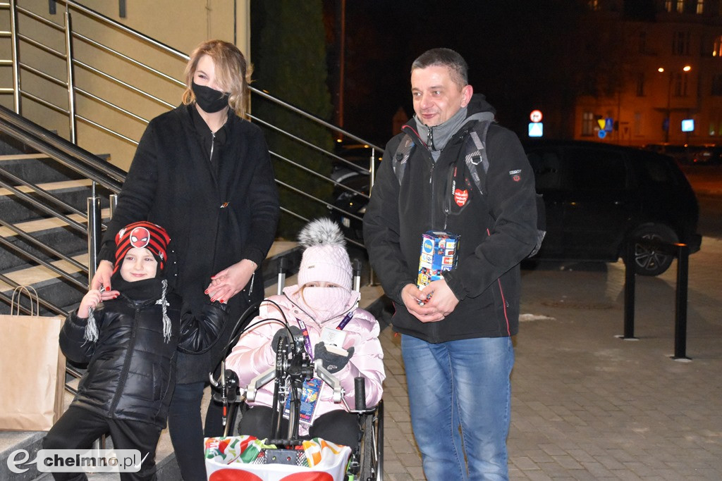 Piękny gest! Podarowała wylicytowane serduszko