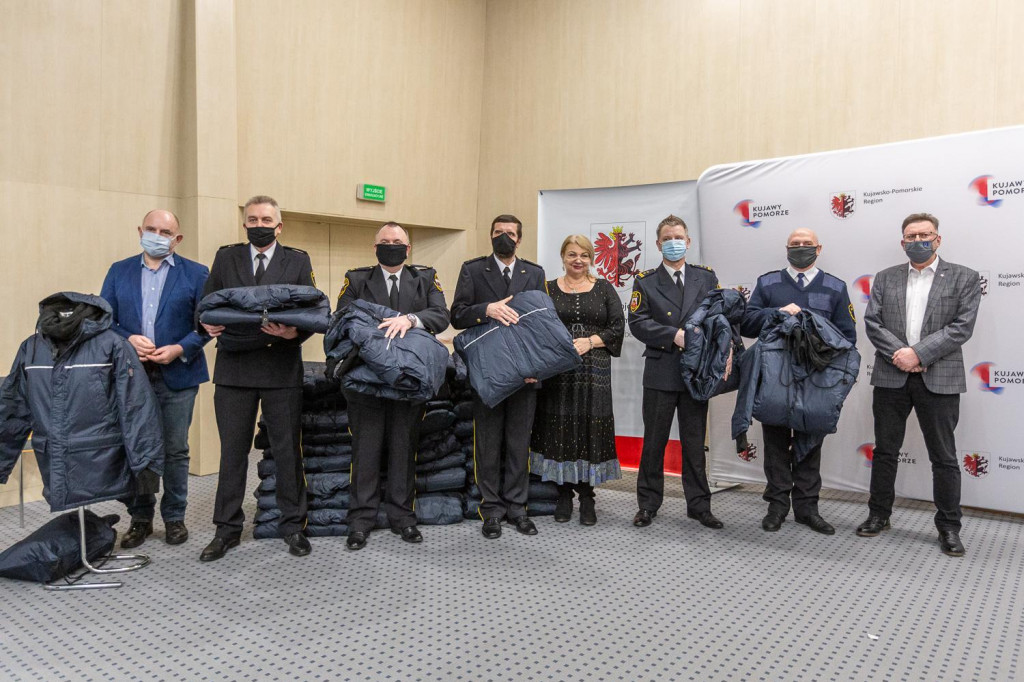Dwieście kurtko-śpiworów trafi do bezdomnych
