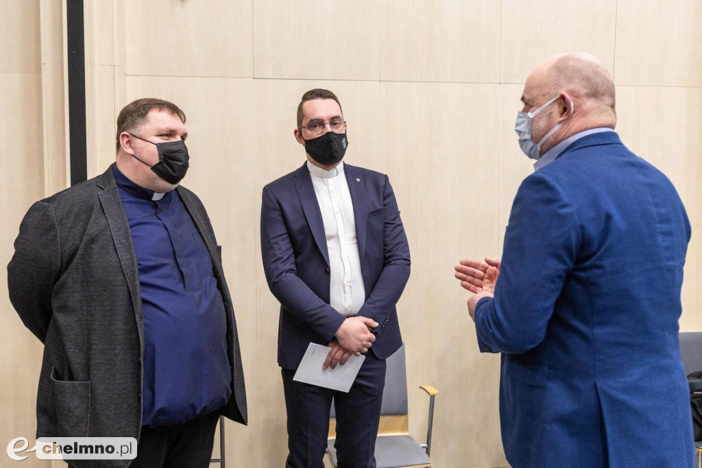 Dwieście kurtko-śpiworów trafi do bezdomnych