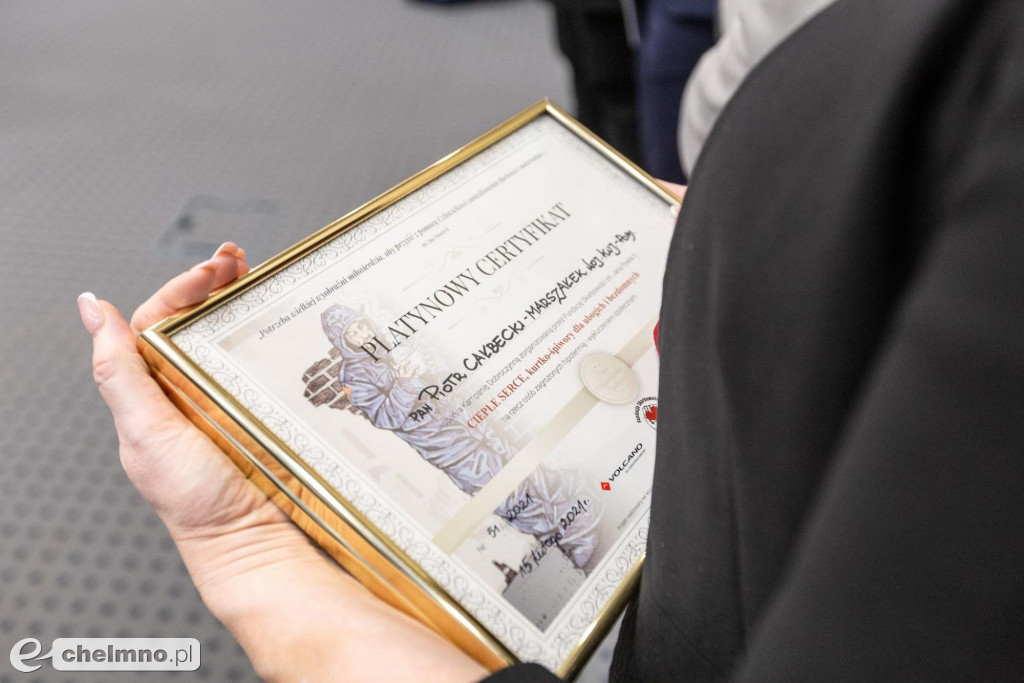 Dwieście kurtko-śpiworów trafi do bezdomnych