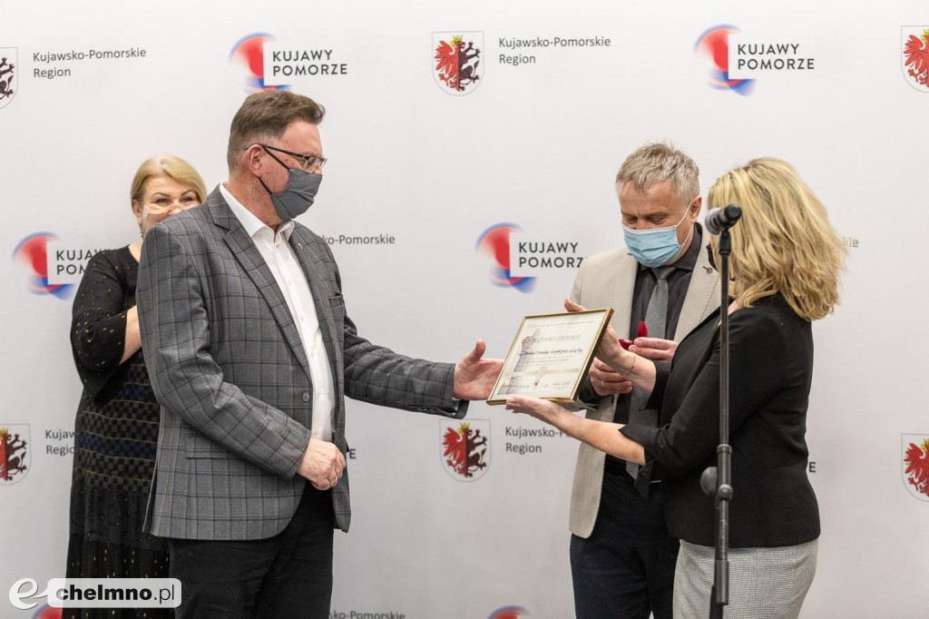 Dwieście kurtko-śpiworów trafi do bezdomnych