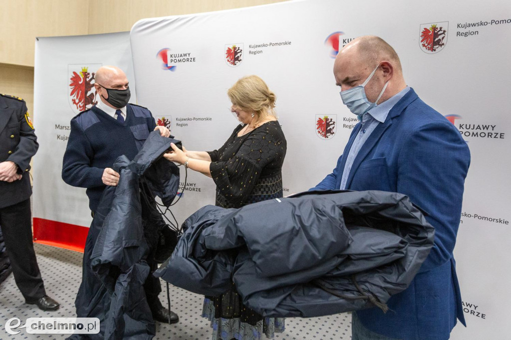 Dwieście kurtko-śpiworów trafi do bezdomnych