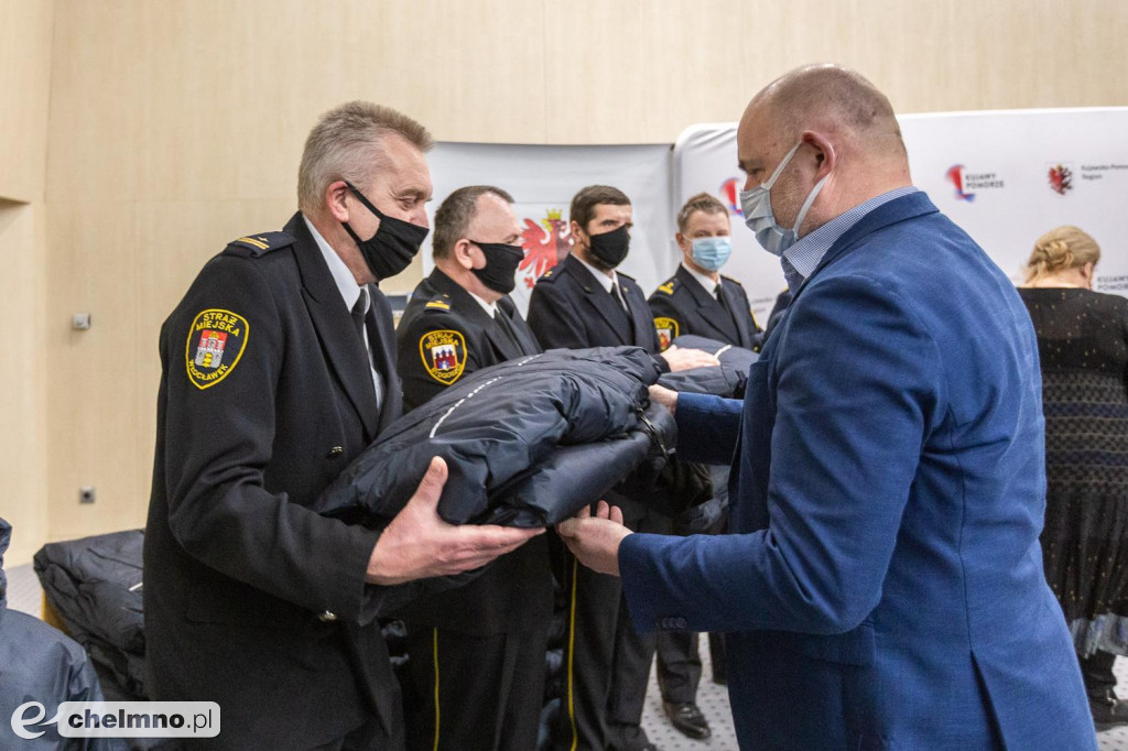 Dwieście kurtko-śpiworów trafi do bezdomnych