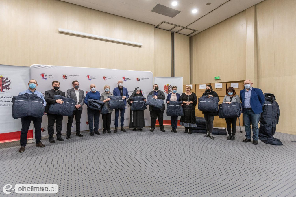 Dwieście kurtko-śpiworów trafi do bezdomnych
