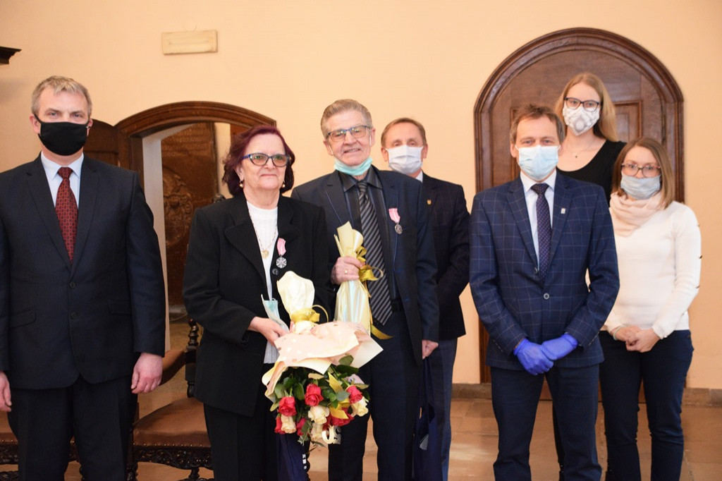Medale Prezydenta dla trzech Par Małżeńskich