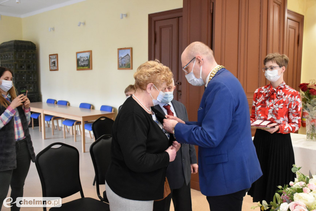 Otrzymali jubileuszowe medale na złote gody