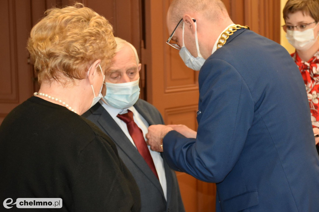 Otrzymali jubileuszowe medale na złote gody