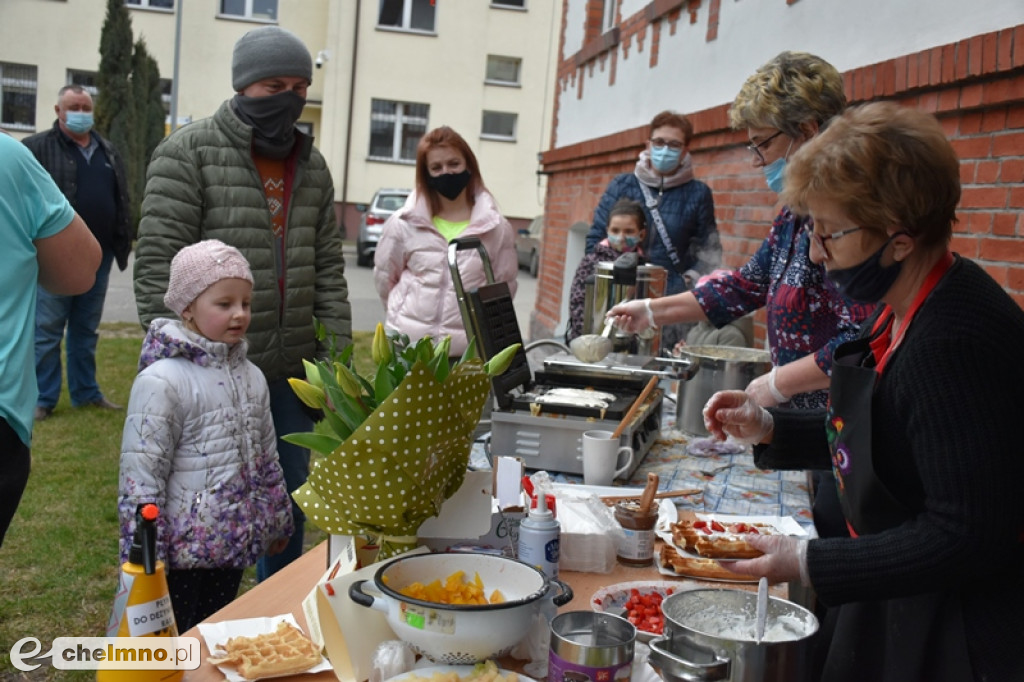 Pomagali na słodko. Święto gofra w Unisławiu