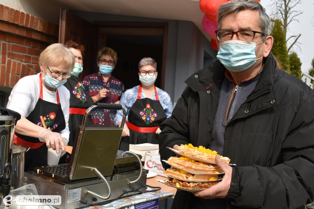 Pomagali na słodko. Święto gofra w Unisławiu