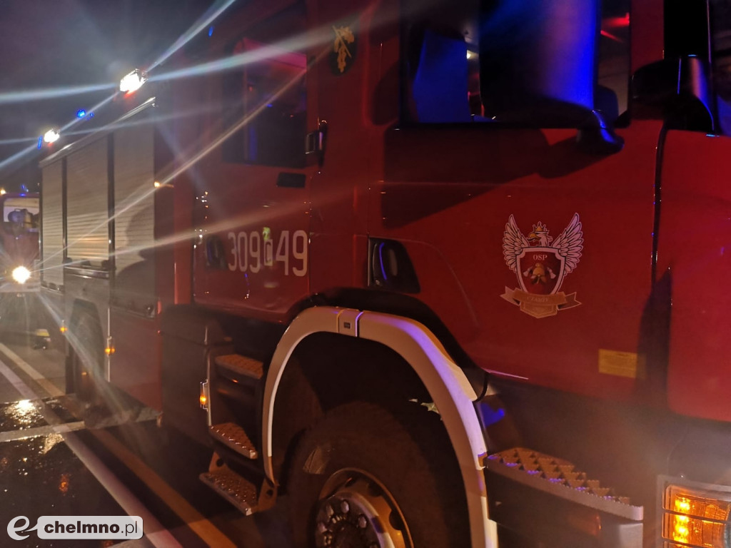 8 zastępów straży pożarnej walczyło z pożarem w Kokocku