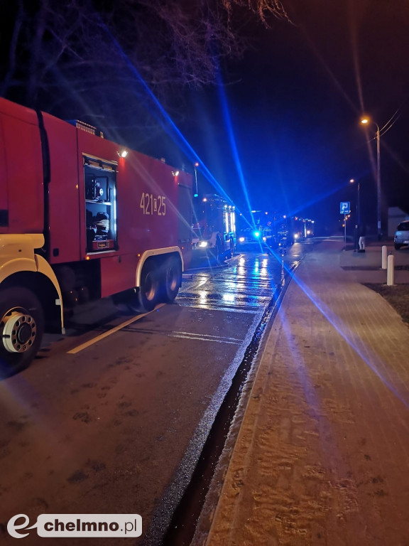 8 zastępów straży pożarnej walczyło z pożarem w Kokocku