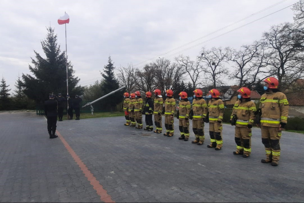 Chełmińscy strażacy upamiętnili Dzień Flagi