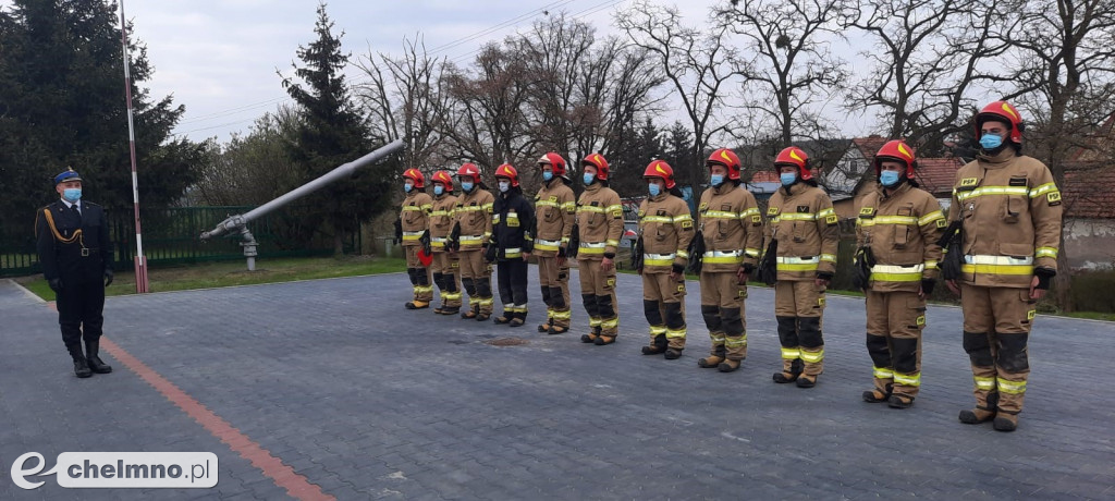 Chełmińscy strażacy upamiętnili Dzień Flagi