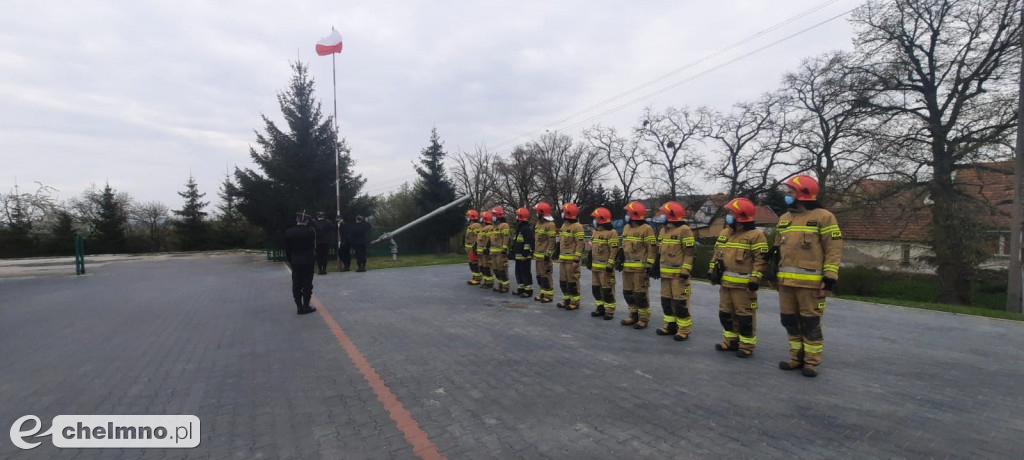 Chełmińscy strażacy upamiętnili Dzień Flagi