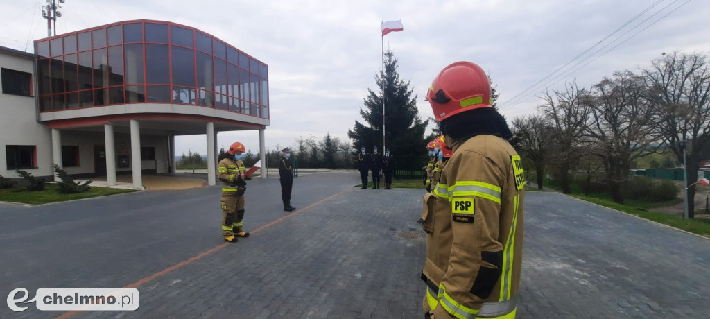 Chełmińscy strażacy upamiętnili Dzień Flagi