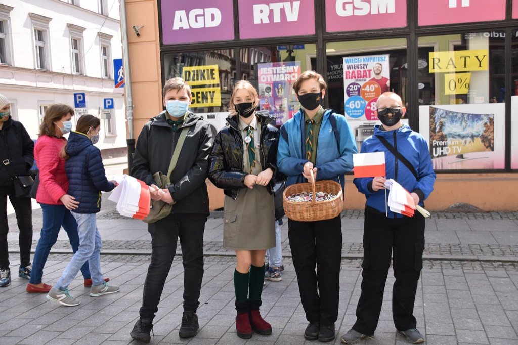Z ratusza wybrzmiały dziś pieśni patriotyczne
