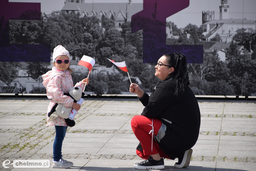 Z ratusza wybrzmiały dziś pieśni patriotyczne