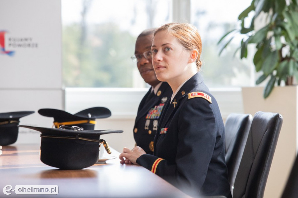 Nowa zmiana żołnierzy USA