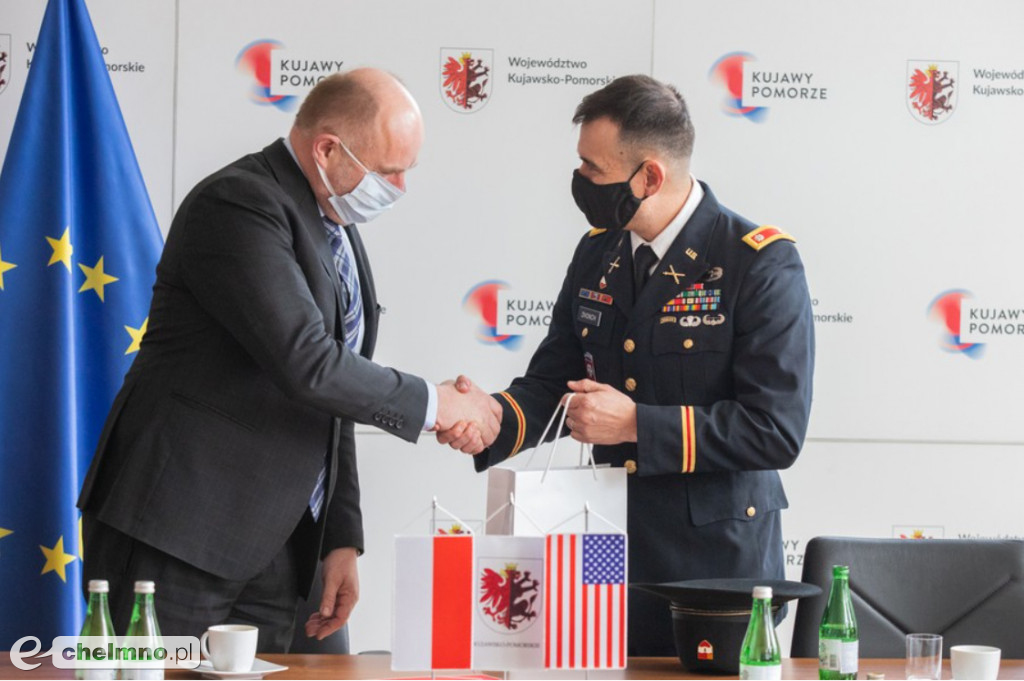 Nowa zmiana żołnierzy USA
