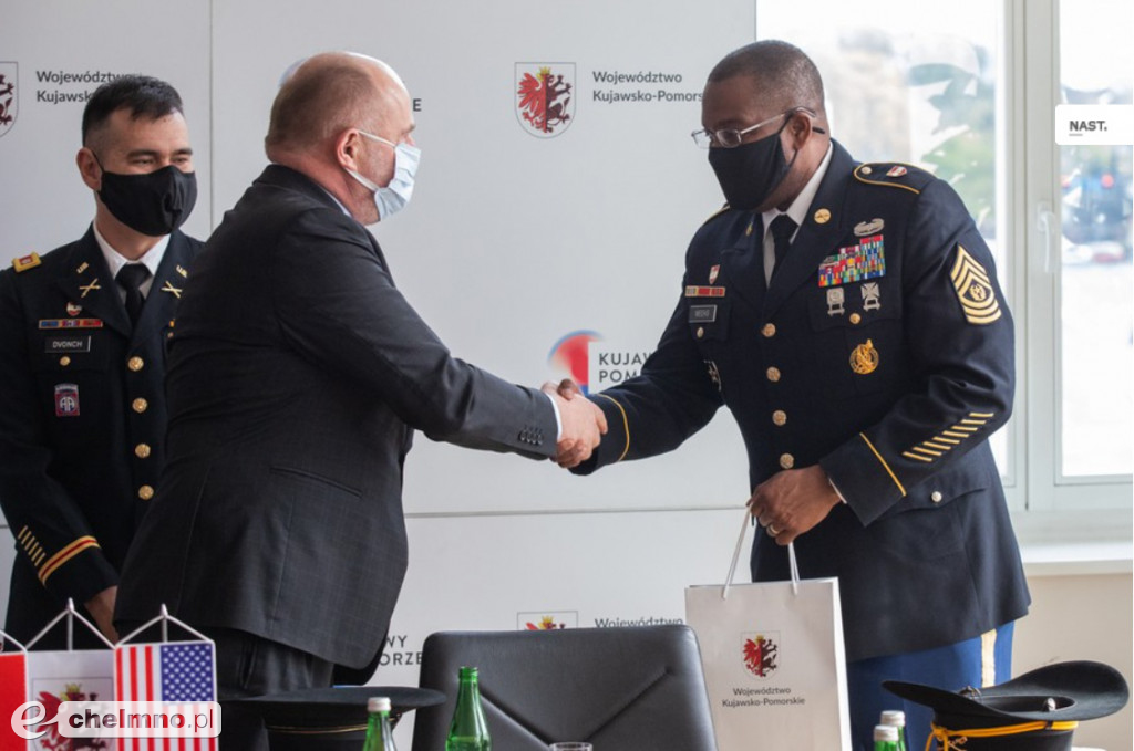 Nowa zmiana żołnierzy USA