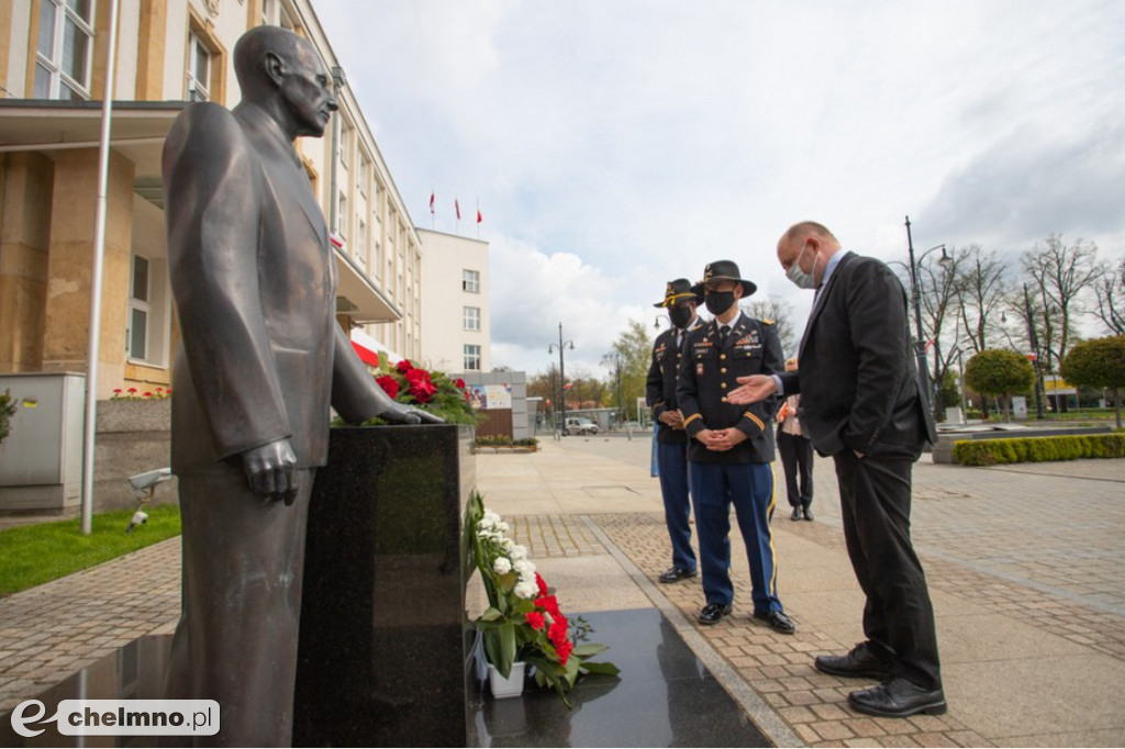 Nowa zmiana żołnierzy USA