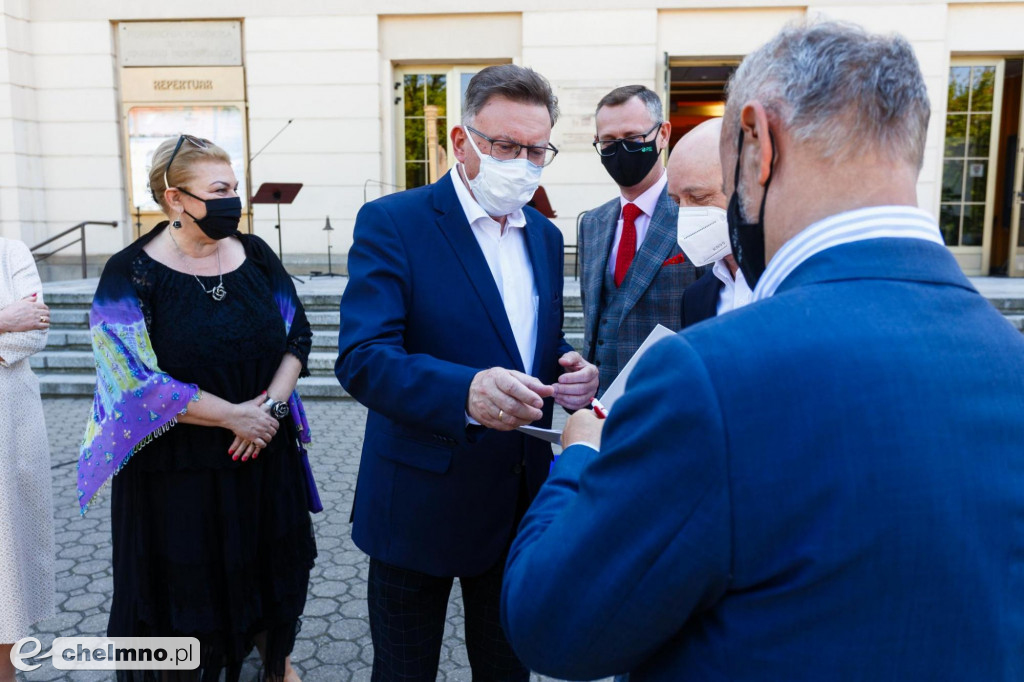 Niech dobrze służy po wsze czasy!