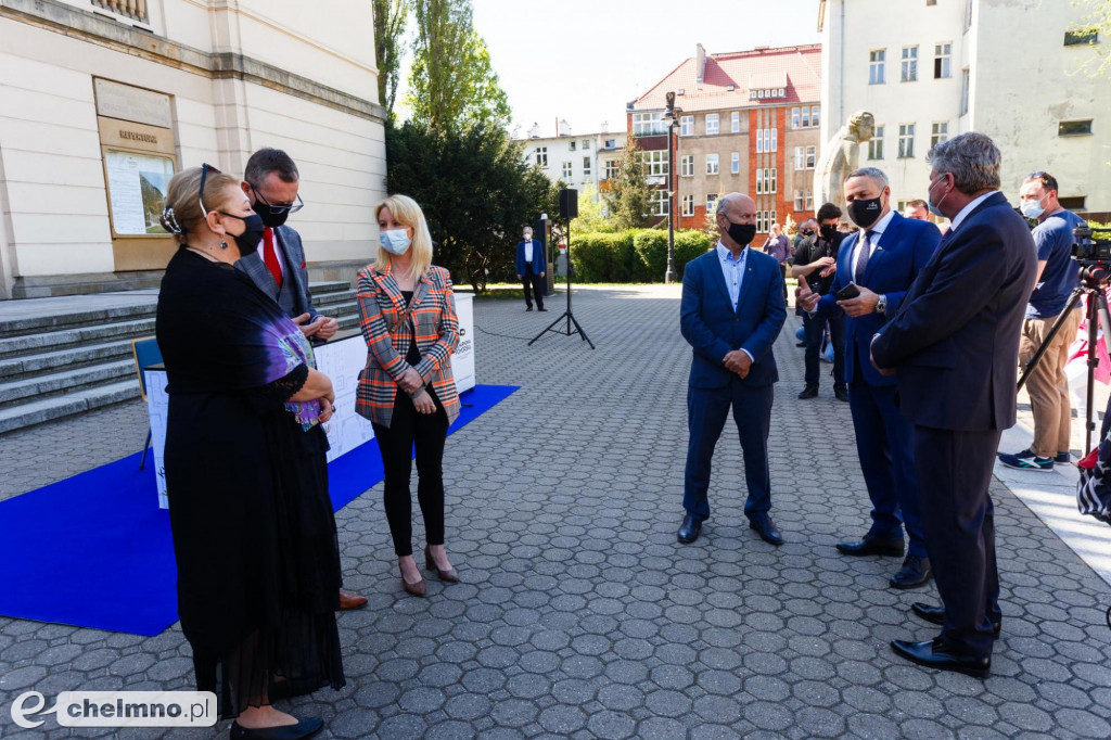 Niech dobrze służy po wsze czasy!